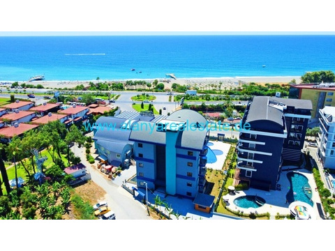 Brandneue Luxus Residence in Top Lage in direkter Strandnähe mit Pool