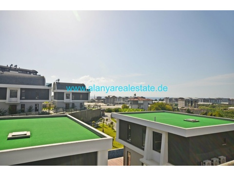 Brandneue super Luxus Villen mit privat Pool in Strand Nähe.