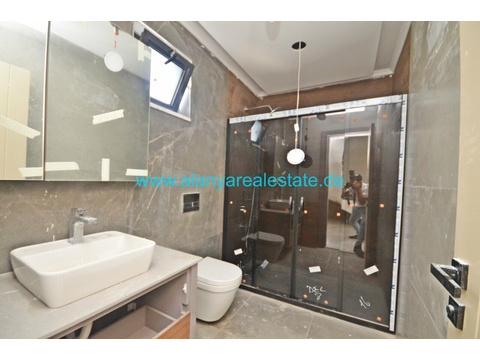 Brandneue super Luxus Villen mit privat Pool in Strand Nähe.