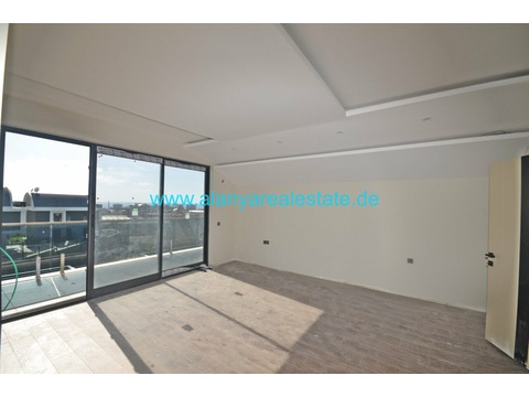 Brandneue super Luxus Villen mit privat Pool in Strand Nähe.