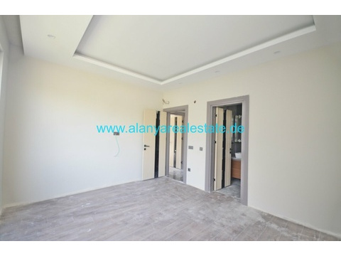 Brandneue super Luxus Villen mit privat Pool in Strand Nähe.