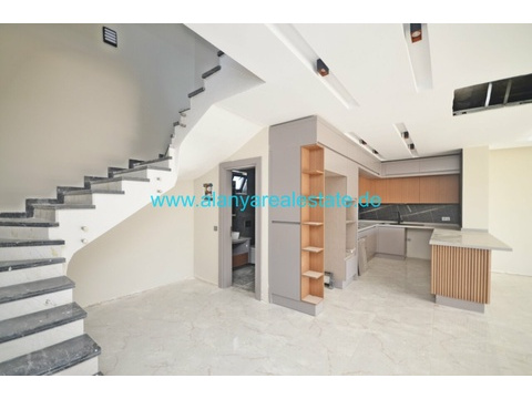 Brandneue super Luxus Villen mit privat Pool in Strand Nähe.