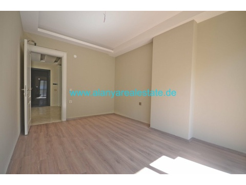BEST OFFER Neue Drei Zimmer Luxus Wohnung mit Pool und Hallenbad in direkter Strand Nähe ()