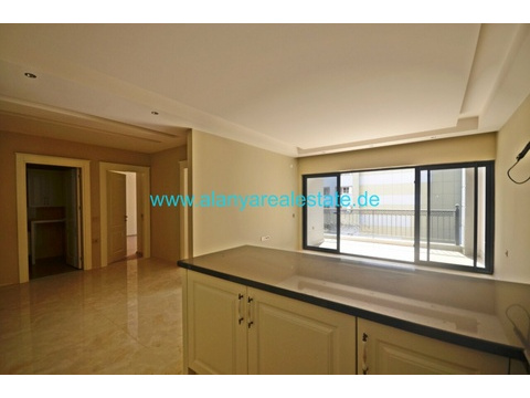 BEST OFFER Neue Drei Zimmer Luxus Wohnung mit Pool und Hallenbad in direkter Strand Nähe ()