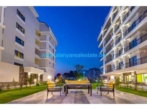 BEST OFFER Neue Drei Zimmer Luxus Wohnung mit Pool und Hallenbad in direkter Strand Nähe ()