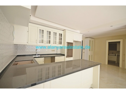 BEST OFFER Neue Drei Zimmer Luxus Wohnung mit Pool und Hallenbad in direkter Strand Nähe ()