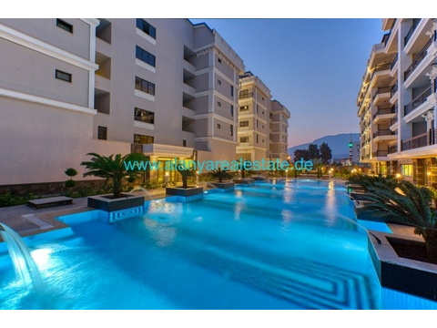 BEST OFFER Neue Drei Zimmer Luxus Wohnung mit Pool und Hallenbad in direkter Strand Nähe ()
