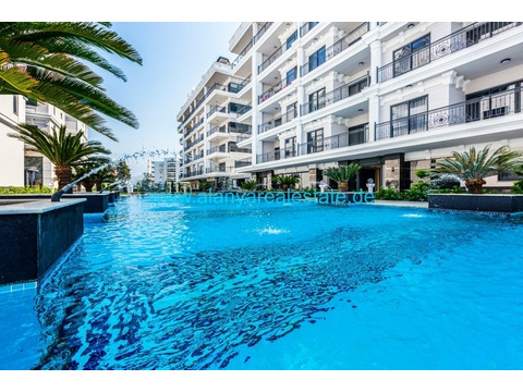 BEST OFFER Neue Drei Zimmer Luxus Wohnung mit Pool und Hallenbad in direkter Strand Nähe ()