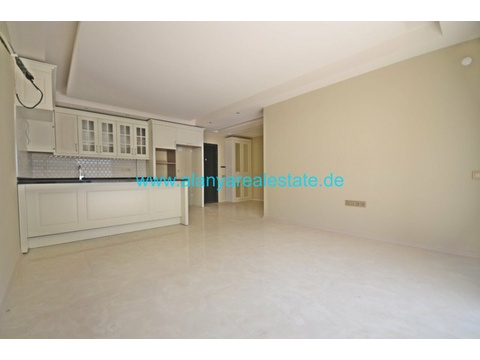 BEST OFFER Neue Drei Zimmer Luxus Wohnung mit Pool und Hallenbad in direkter Strand Nähe ()