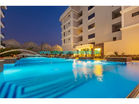 BEST OFFER Neue Drei Zimmer Luxus Wohnung mit Pool und Hallenbad in direkter Strand Nähe ()