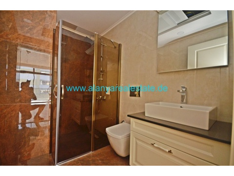 BEST OFFER Neue Drei Zimmer Luxus Wohnung mit Pool und Hallenbad in direkter Strand Nähe ()