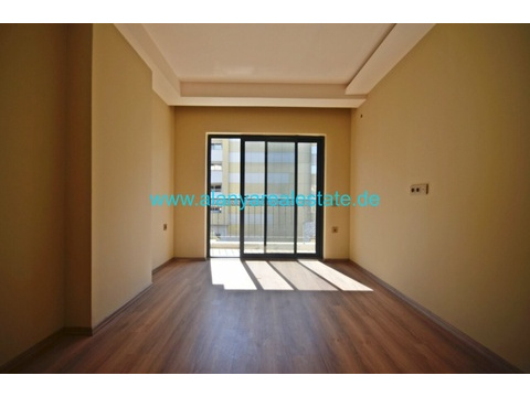 BEST OFFER Neue Drei Zimmer Luxus Wohnung mit Pool und Hallenbad in direkter Strand Nähe ()