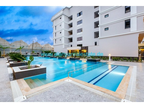 BEST OFFER Neue Drei Zimmer Luxus Wohnung mit Pool und Hallenbad in direkter Strand Nähe ()