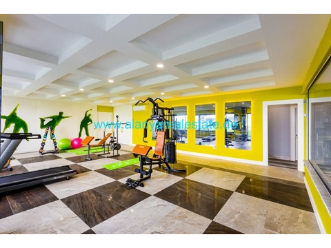 BEST OFFER Neue Drei Zimmer Luxus Wohnung mit Pool und Hallenbad in direkter Strand Nähe ()