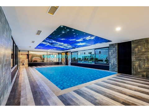 BEST OFFER Neue Drei Zimmer Luxus Wohnung mit Pool und Hallenbad in direkter Strand Nähe ()