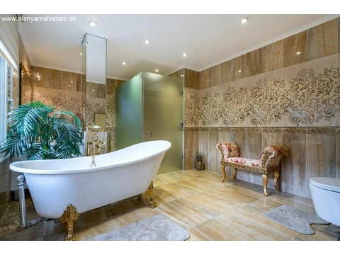 Super Luxus Villa voll möbliert mit privat Pool in ruhiger Lage ()