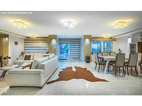 Super Luxus Villa voll möbliert mit privat Pool in ruhiger Lage ()