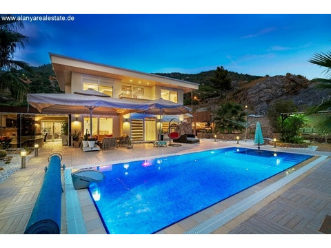 Super Luxus Villa voll möbliert mit privat Pool in ruhiger Lage ()