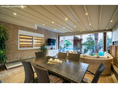 Super Luxus Villa voll möbliert mit privat Pool in ruhiger Lage ()