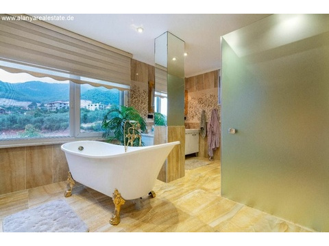 Super Luxus Villa voll möbliert mit privat Pool in ruhiger Lage ()