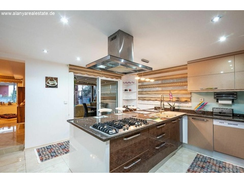 Super Luxus Villa voll möbliert mit privat Pool in ruhiger Lage ()