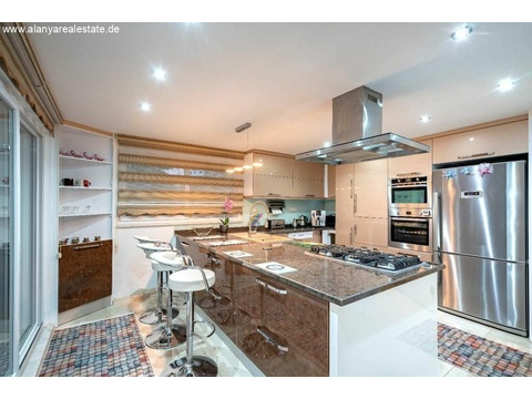 Super Luxus Villa voll möbliert mit privat Pool in ruhiger Lage ()