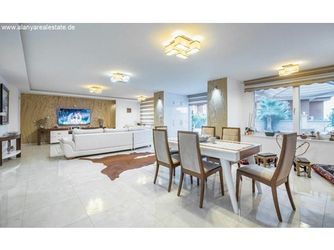Super Luxus Villa voll möbliert mit privat Pool in ruhiger Lage ()