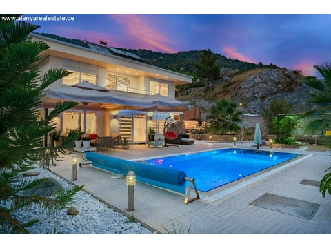 Super Luxus Villa voll möbliert mit privat Pool in ruhiger Lage ()