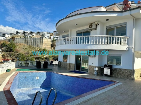 Villa kaufen in Kargıcak, 300 m² Grundstück, 190 m² Wohnfläche, 4 Zimmer