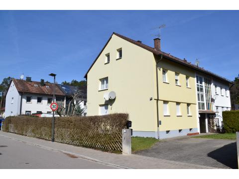 Doppelhaushälfte kaufen in Burgthann, mit Stellplatz, 452 m² Grundstück, 126,88 m² Wohnfläche, 6 Zimmer