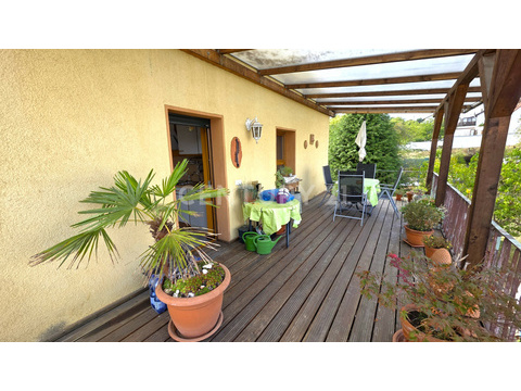 Herrlich überdachter Balkon