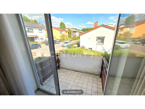 Kleiner gemütlicher Balkon zur Haus - Vorderseite