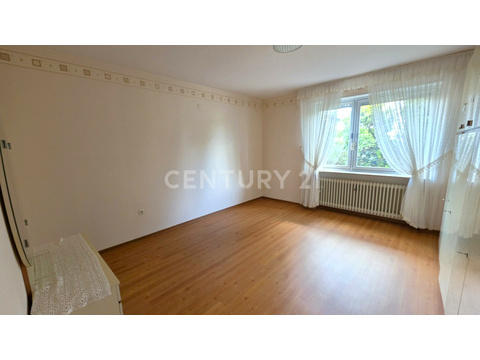 Ruhiges helles Schlafzimmer der ELW