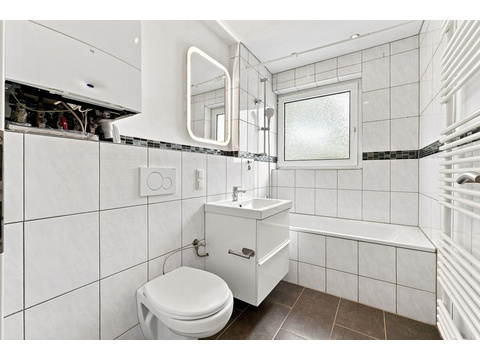 Badezimmer mit Wannenbad