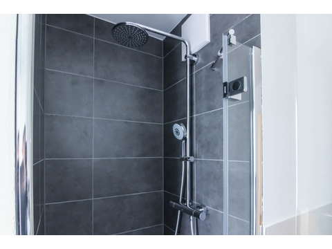 Großes Badezimmer 3