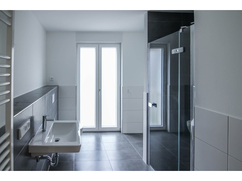 Großes Badezimmer 1