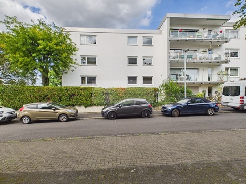 Hausansicht Seitenstraße- 4 Zimmerwohnung in Königswinter