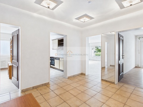 Diele- 4 Zimmerwohnung in Königswinter