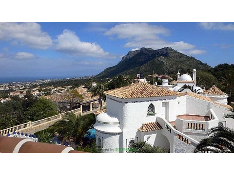 Villa kaufen in Dénia, 960 m² Grundstück, 360 m² Wohnfläche, 5 Zimmer
