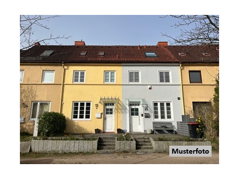 Doppelhaushälfte kaufen in Hannover, 371 m² Grundstück, 136 m² Wohnfläche, 4 Zimmer
