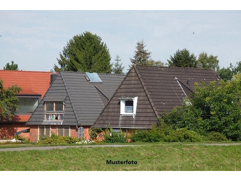 Zweifamilienhaus kaufen in Hünxe, 2.553 m² Grundstück, 204 m² Wohnfläche, 10 Zimmer