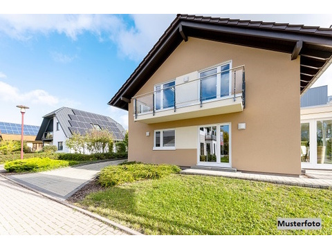Einfamilienhaus kaufen in Gummersbach, 1.255 m² Grundstück, 367 m² Wohnfläche, 9 Zimmer