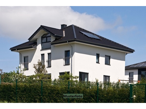 Zweifamilienhaus kaufen in Wittmund, 657 m² Grundstück, 139 m² Wohnfläche, 7 Zimmer