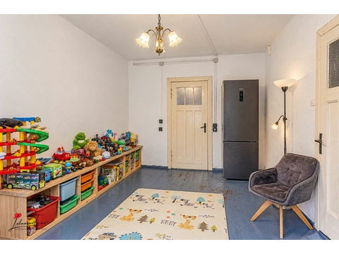 Kinderzimmer mit Spielzeug (EG)