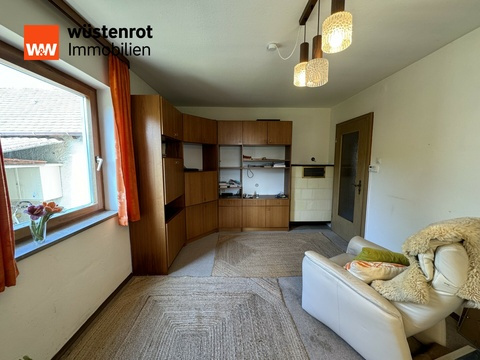 Wohnzimmer mit Warmluftofen