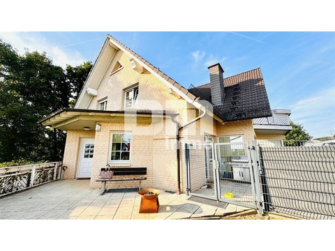 Einfamilienhaus kaufen in Niestetal, mit Stellplatz, 1.400 m² Grundstück, 261,7 m² Wohnfläche, 8 Zimmer
