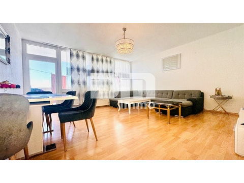 WE1 Wohn / Esszimmer / Zugang Balkon