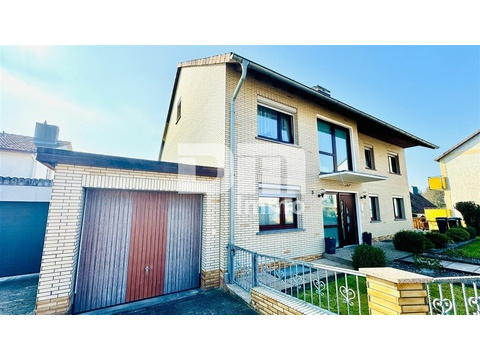 Frontansicht / Garage