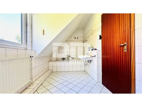 OG / DG Badezimmer / Wanne / Dusche
