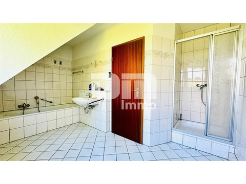 OG / DG Badezimmer / Wanne / Dusche